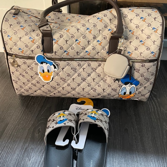 NWT Bundle Disney Donald Duck weekender and sandal - Picture 2 of 2
